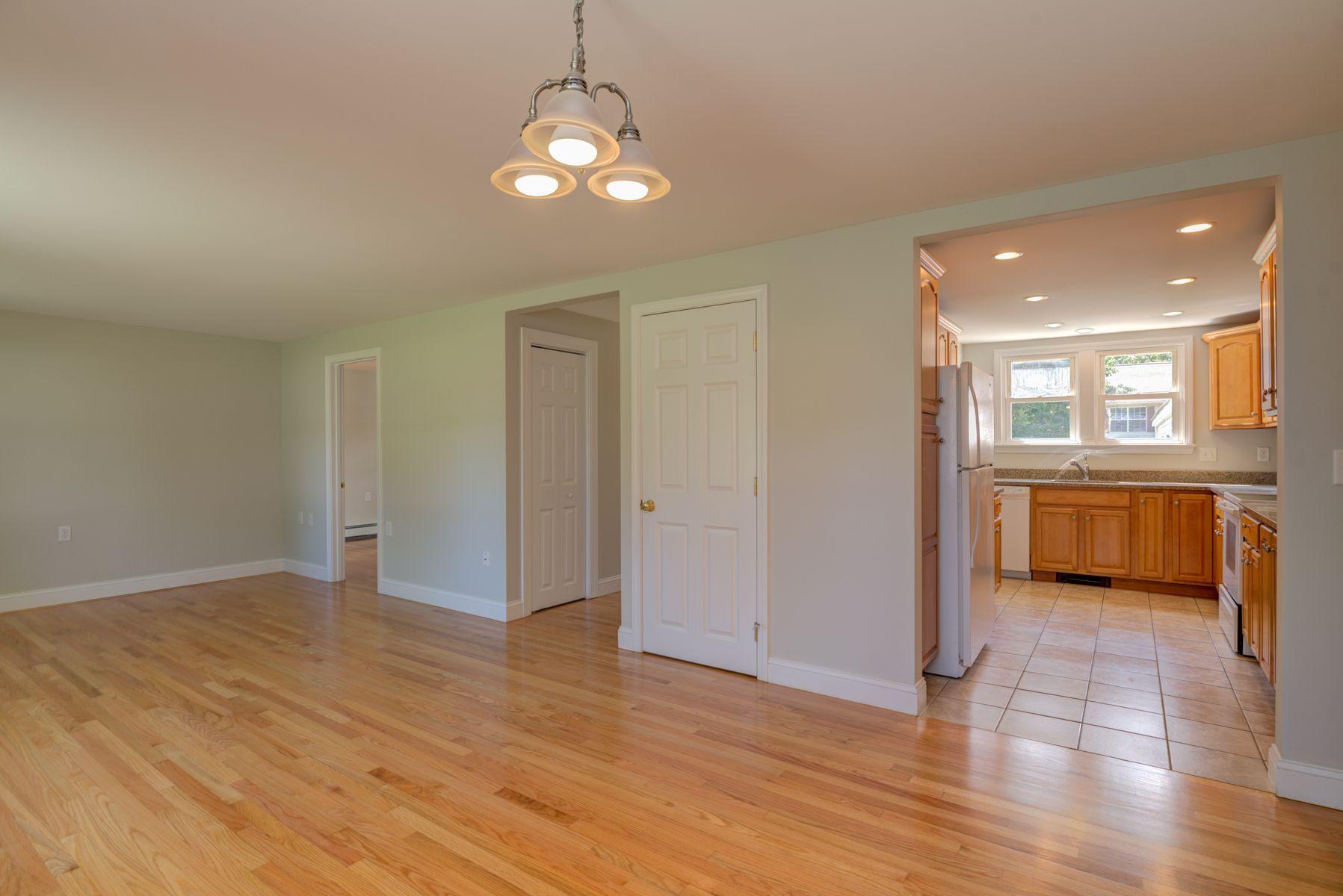 112 Springwood Road South Portland, ME 04106 - Photo 13 of 17 112 Liv kitch,