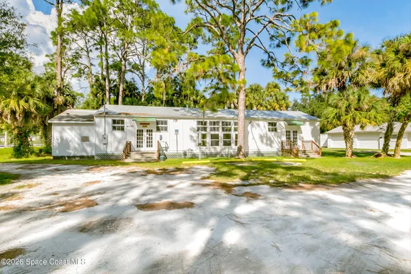 $599,000 | 693 West Pine Road, Melbourne Village, FL 32904