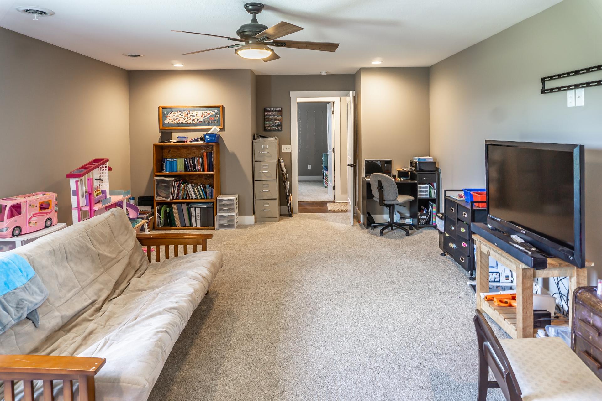 540 Calico Road Afton, TN 37616 - Photo 35 of 60 2nd level den