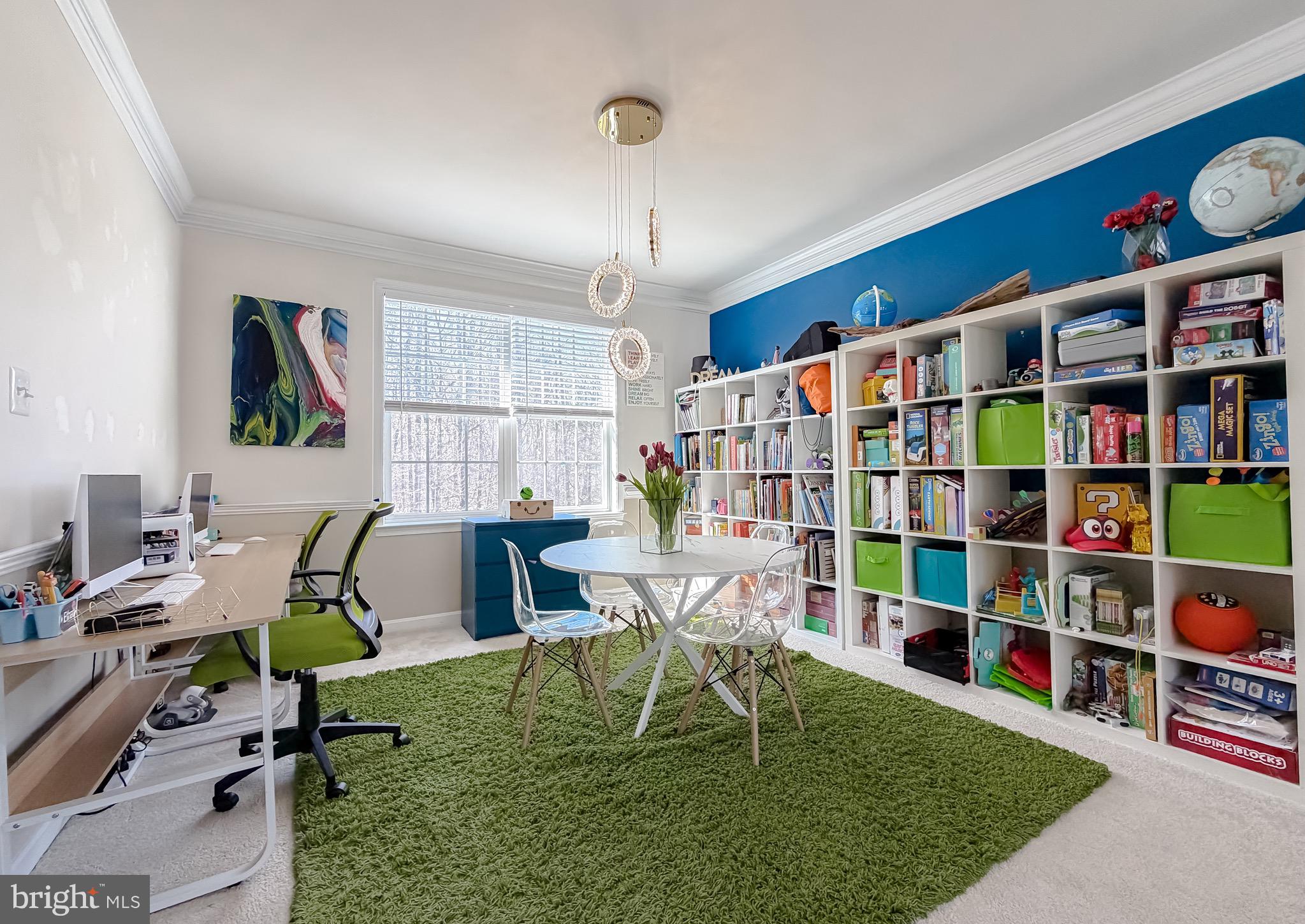 2810 Pumpkin Street Clinton, MD 20735 - Photo 5 of 27 a workspace with furniture