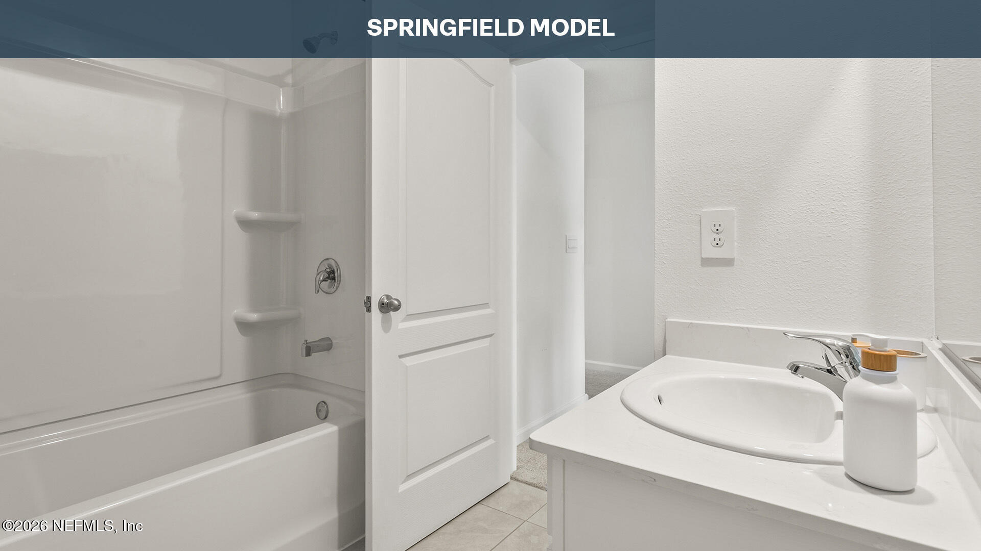 189 Ayamonte Road St. Augustine, FL 32084 - Photo 21 of 42 a bathroom with a sink and a bathtub