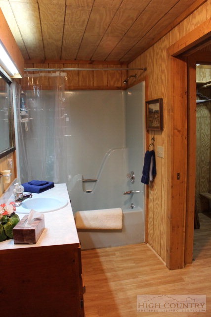 355 Walter Godbey Road West Jefferson, NC 28694 - Photo 3 of 17 Gallery Image 3