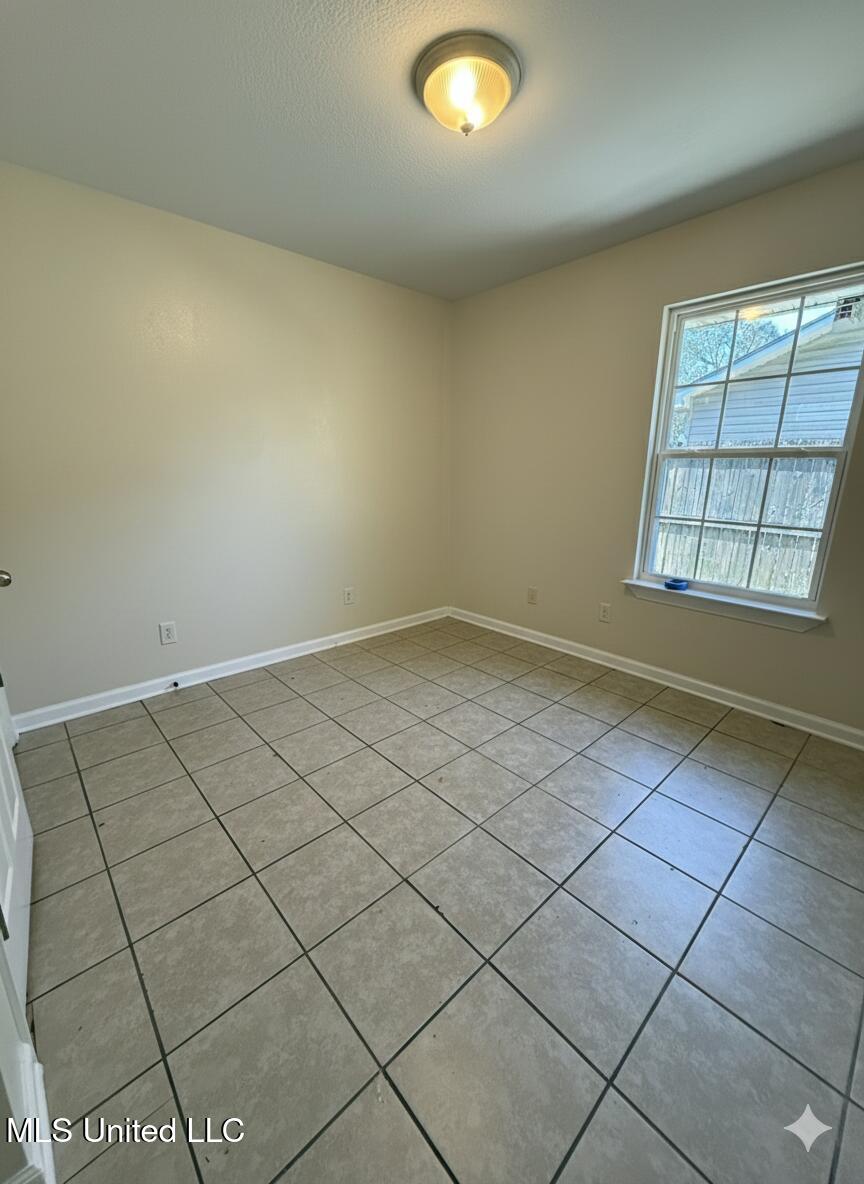 8701 Barnacle Boulevard Ocean Springs, MS 39564 - Photo 7 of 10 IMG_0176
