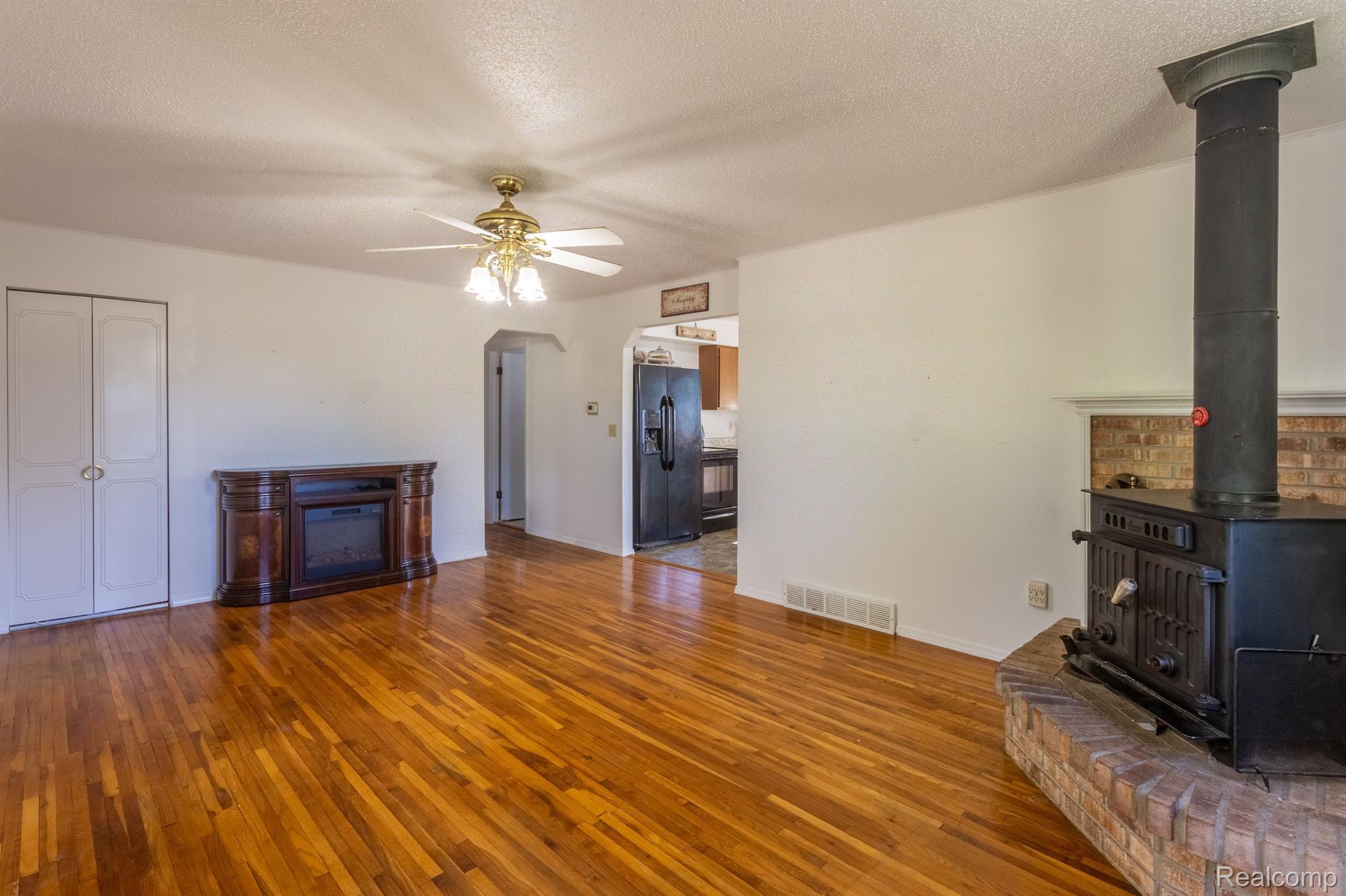 15146 Hogan Road Linden, MI 48451 - Photo 2 of 46