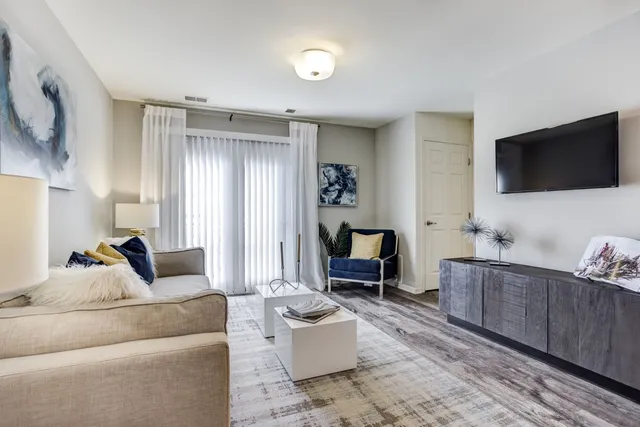 $2,238 | 204 Bach Court, Unit 204, Wheaton, IL 60189