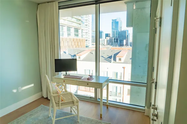 $3,250 | 300 Bowie Street, Unit 703, Austin, TX 78703