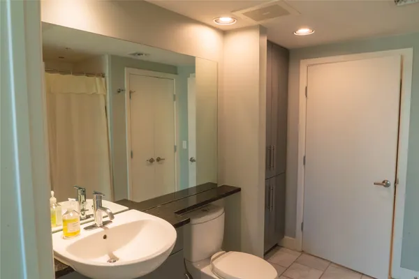 $3,250 | 300 Bowie Street, Unit 703, Austin, TX 78703