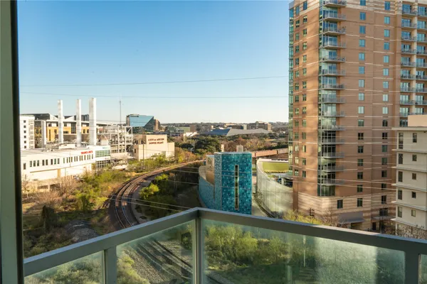 $3,250 | 300 Bowie Street, Unit 703, Austin, TX 78703