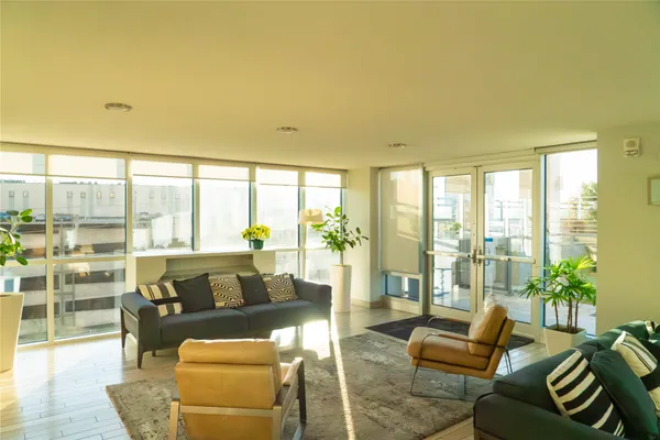 $3,250 | 300 Bowie Street, Unit 703, Austin, TX 78703