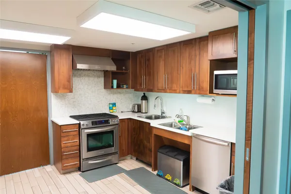 $3,250 | 300 Bowie Street, Unit 703, Austin, TX 78703