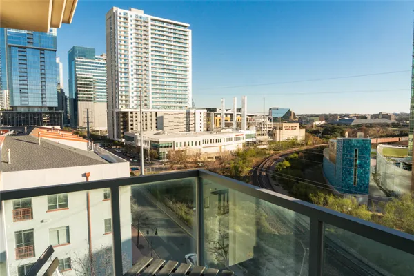 $3,250 | 300 Bowie Street, Unit 703, Austin, TX 78703