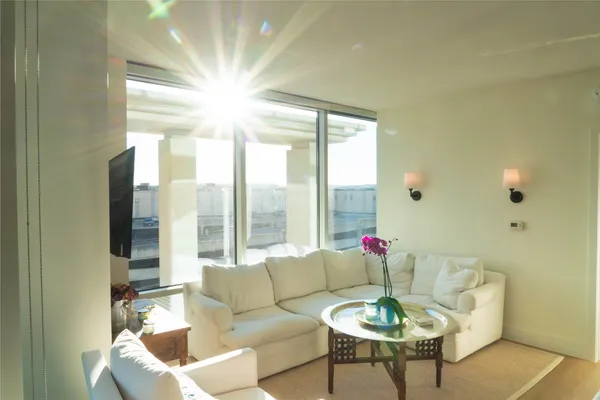 $3,250 | 300 Bowie Street, Unit 703, Austin, TX 78703