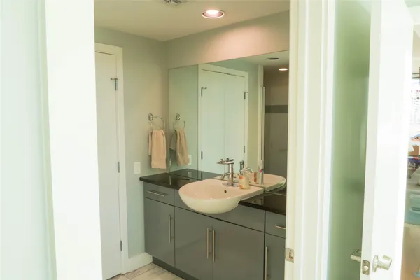 $3,250 | 300 Bowie Street, Unit 703, Austin, TX 78703