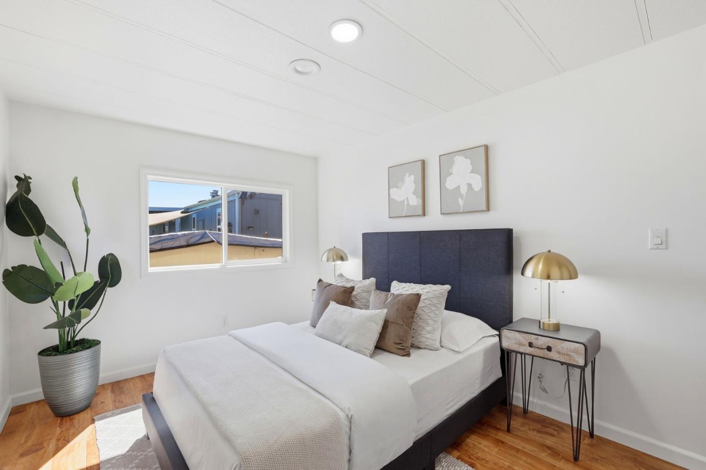 555 Umbarger Road, Unit 31 San Jose, CA 95111 - Photo 12 of 18 a bedroom with a bed and a potted plant