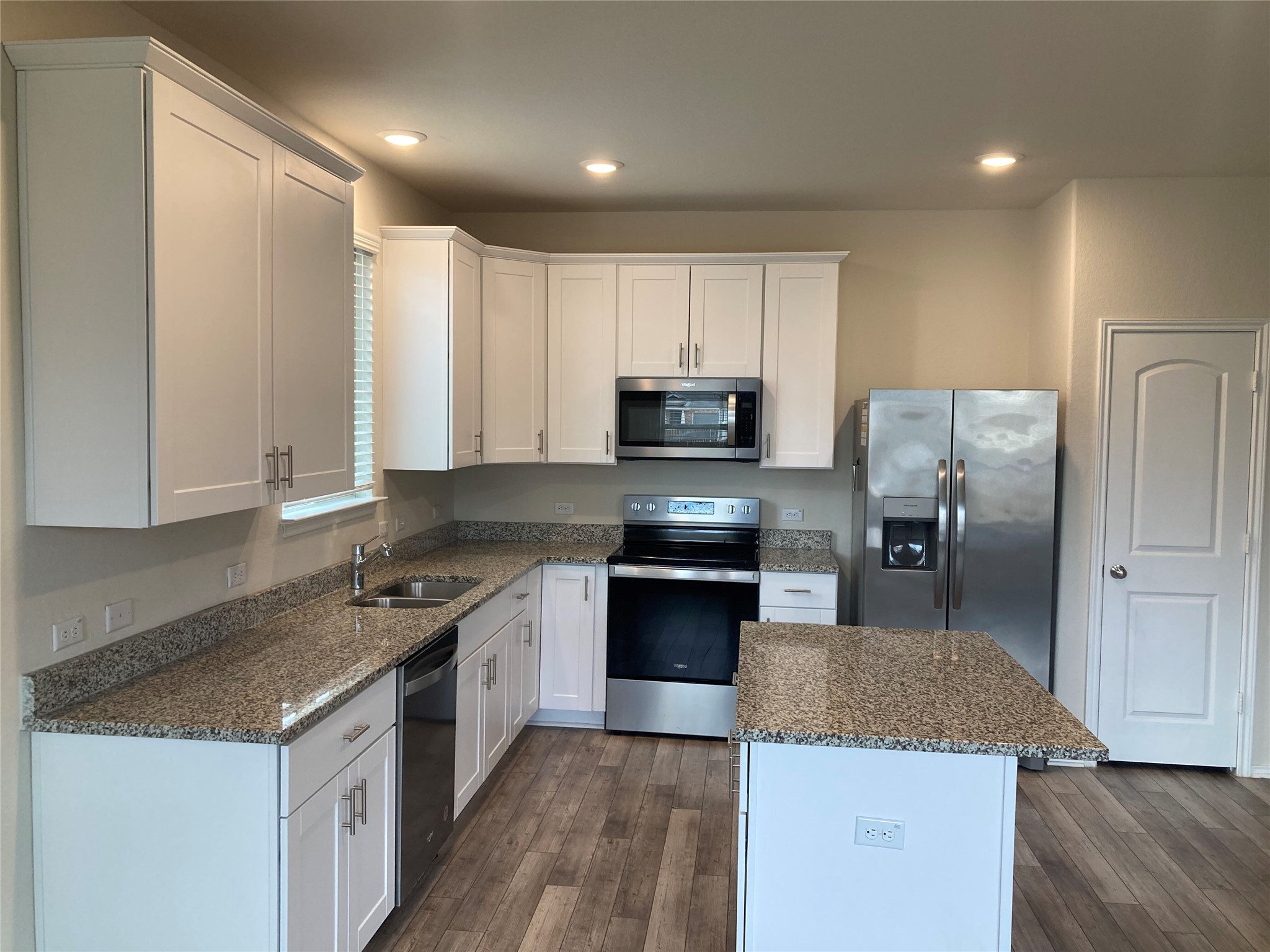 137 Onna Street Taylor, TX 76574 - Photo 4 of 13