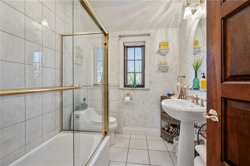 620 North Franklin Avenue Somerset, PA 15501 - Photo 28 of 37 a bathroom with a sink toilet and shower