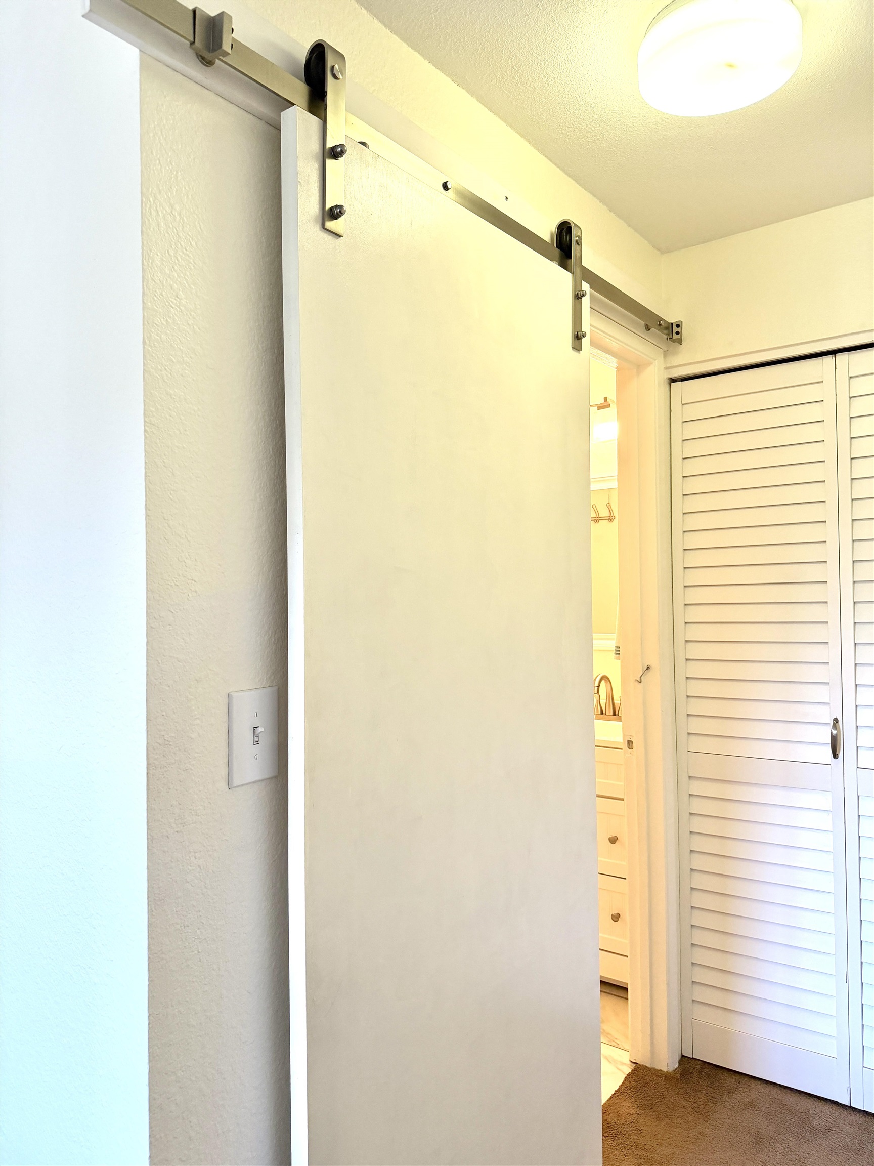 140 Uwapo Road, Unit 55205 Kihei, HI 96753 - Photo 22 of 31 a bathroom with a shower