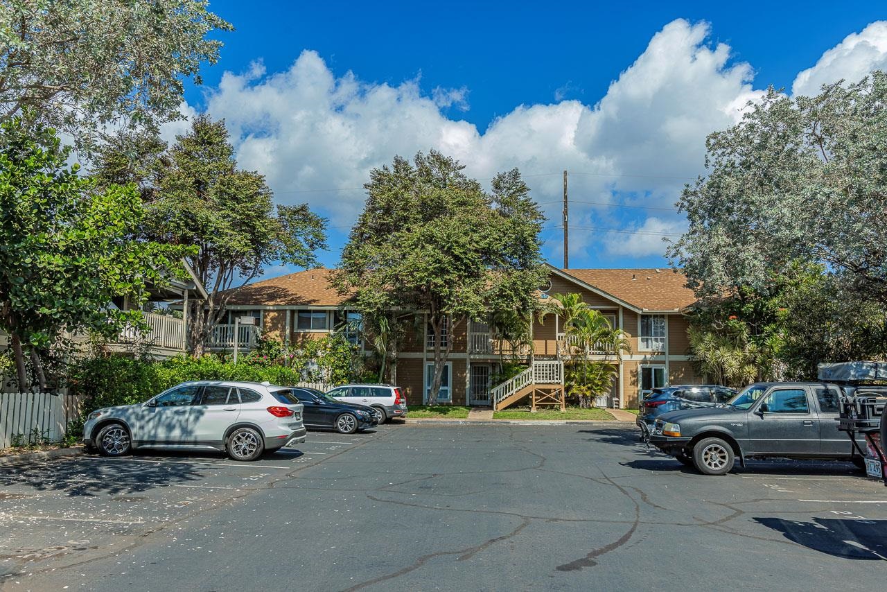 140 Uwapo Road, Unit 55205 Kihei, HI 96753 - Photo 28 of 31 a car parked in front of a house