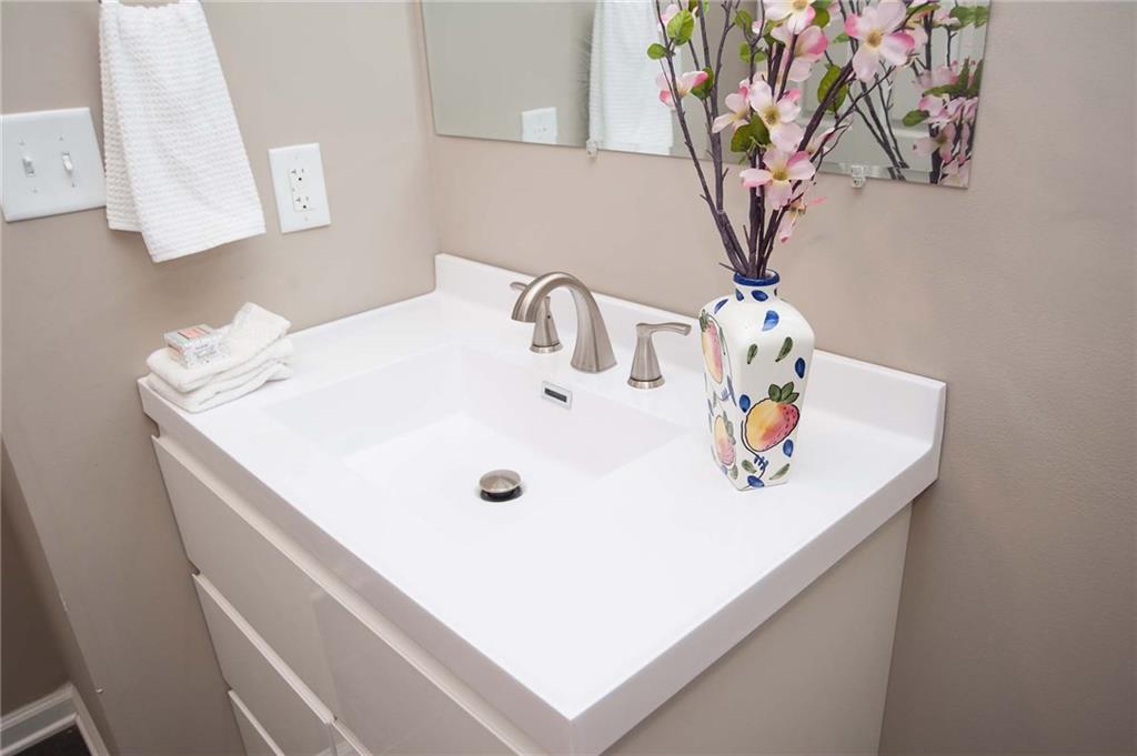7904 Roy Road Indianapolis, IN 46219 - Photo 22 of 26 Gallery Image 22