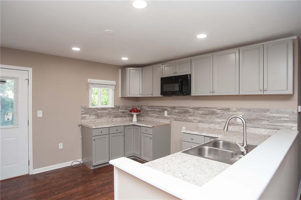 7904 Roy Road Indianapolis, IN 46219 - Photo 8 of 26 Gallery Image 8