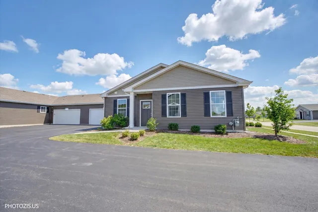 $280,000 | 2274 Cypress Court, Unit 3211, Wonder Lake, IL 60097