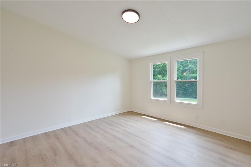 225 Beacon Ridge Road Thomasville, NC 27360 - Photo 12 of 28 Gallery Image 12
