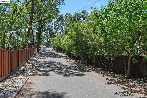 $799,000 | 571 La Gonda Way, Danville, CA 94526