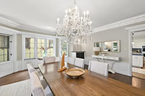 $1,195,000 | 2225 North Lake Drive, Milwaukee, WI 53202