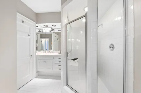 $1,195,000 | 2225 North Lake Drive, Milwaukee, WI 53202