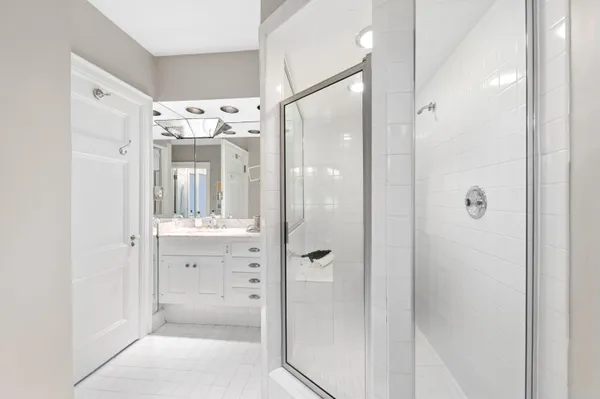 $1,195,000 | 2225 North Lake Drive, Milwaukee, WI 53202