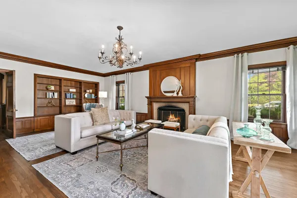 $1,195,000 | 2225 North Lake Drive, Milwaukee, WI 53202