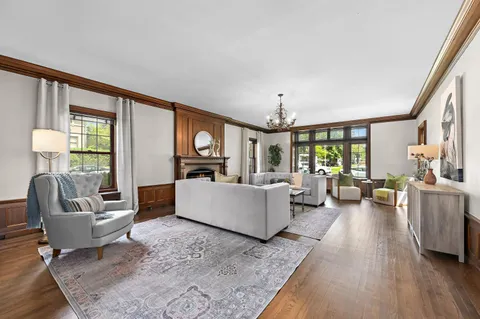 $1,195,000 | 2225 North Lake Drive, Milwaukee, WI 53202