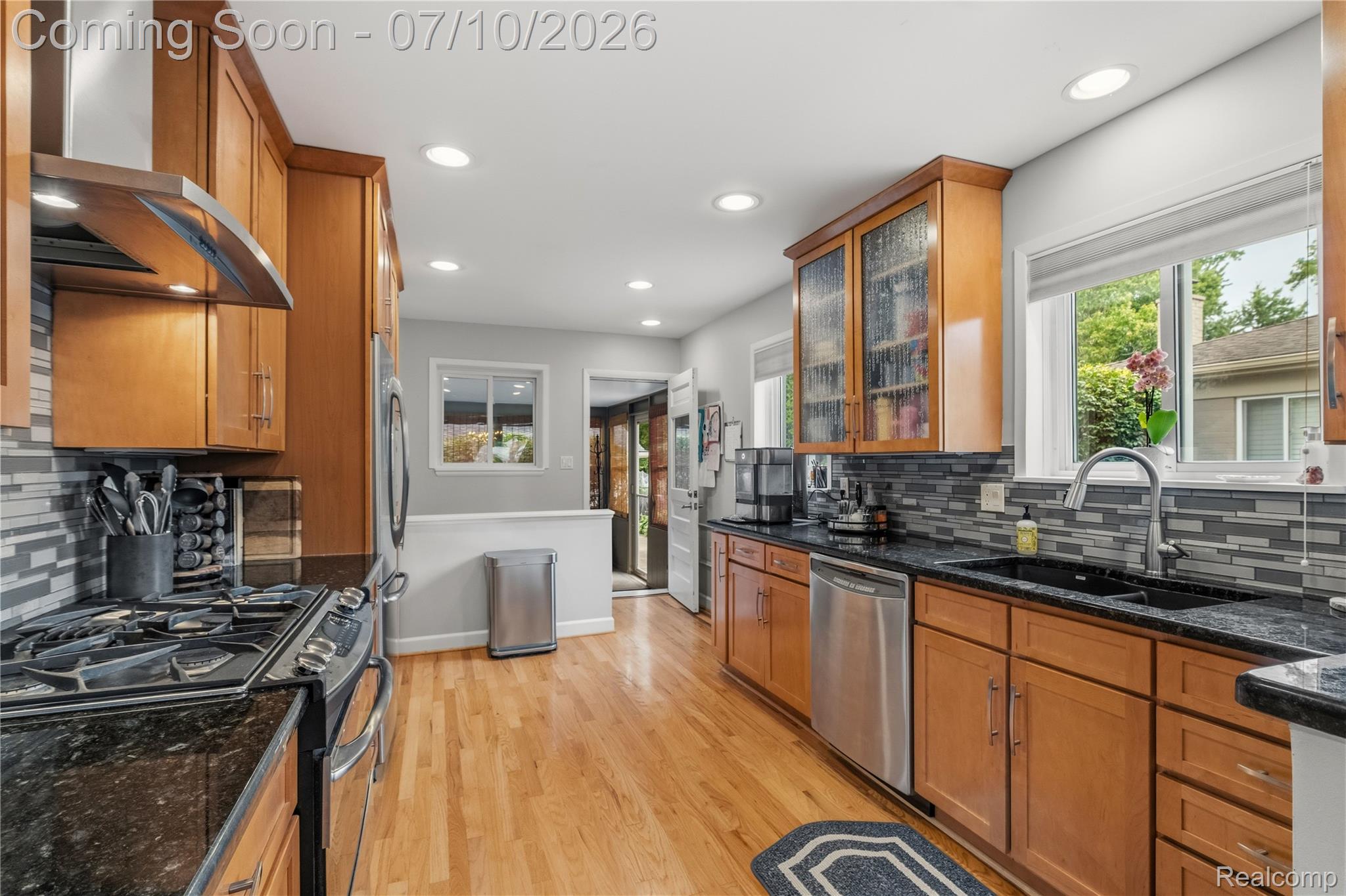 16951 Elizabeth Street Franklin, MI 48025 - Photo 8 of 30 16591 Elizabeth0013.jpg