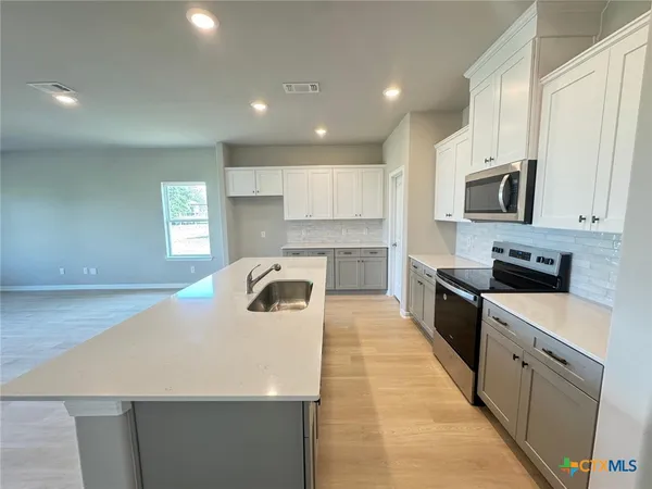 $275,000 | 607 West Bayshore Drive, Palacios, TX 77465