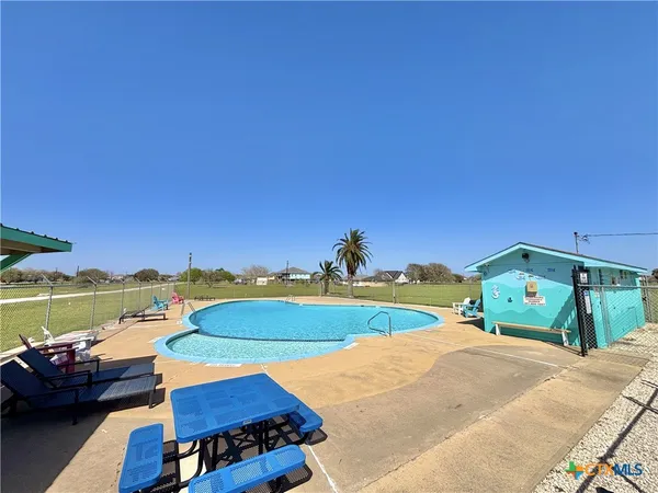 $275,000 | 607 West Bayshore Drive, Palacios, TX 77465