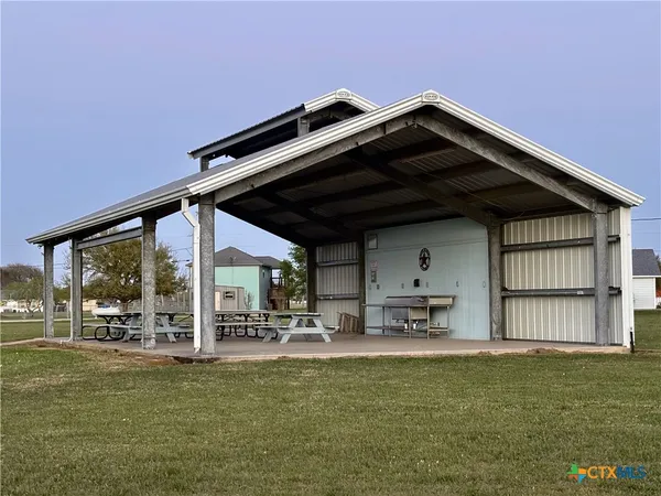 $275,000 | 607 West Bayshore Drive, Palacios, TX 77465