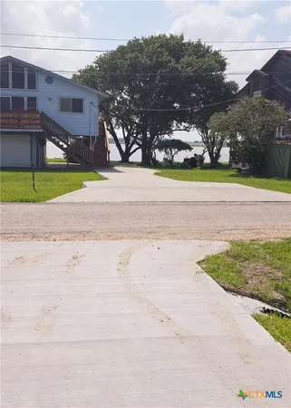 $275,000 | 607 West Bayshore Drive, Palacios, TX 77465