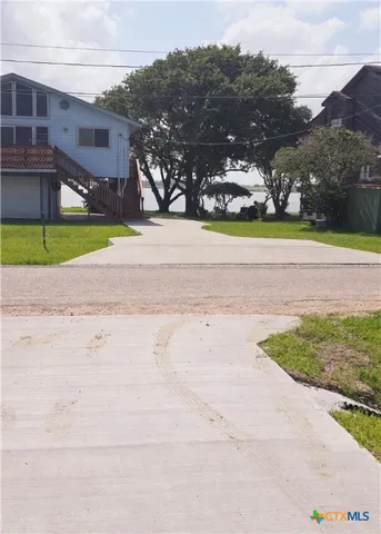 a view of a yard with a house