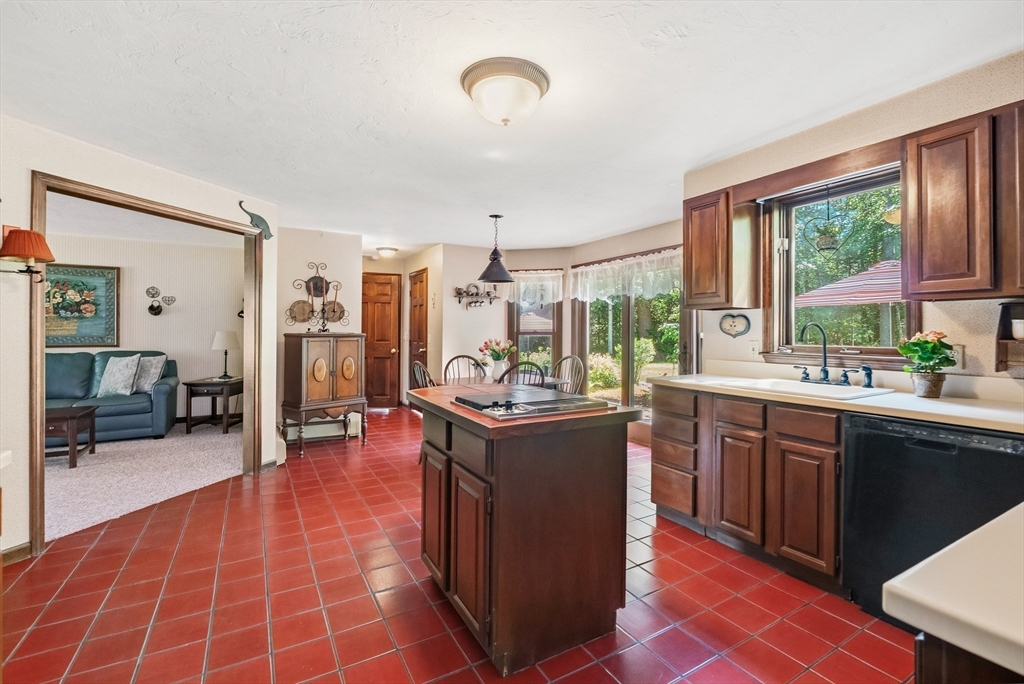 130 Mixter Road Holden, MA 01520 - Photo 7 of 30 Gallery Image 7