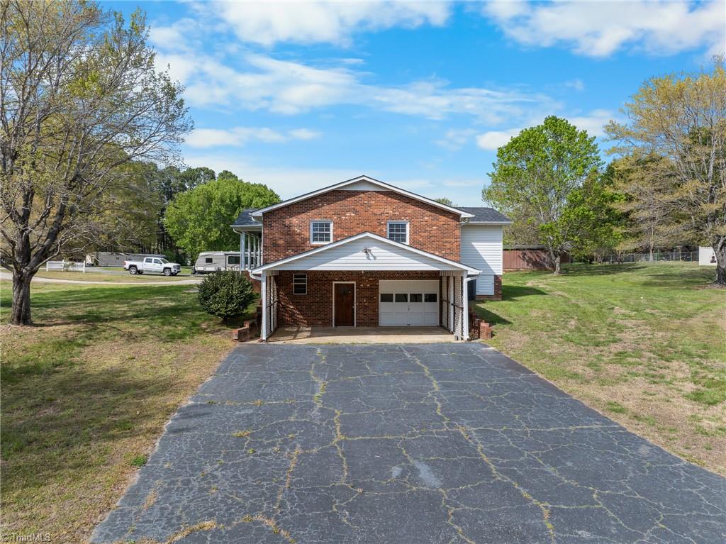 2906 Leonard Road Lexington, NC 27295 - Photo 2 of 20