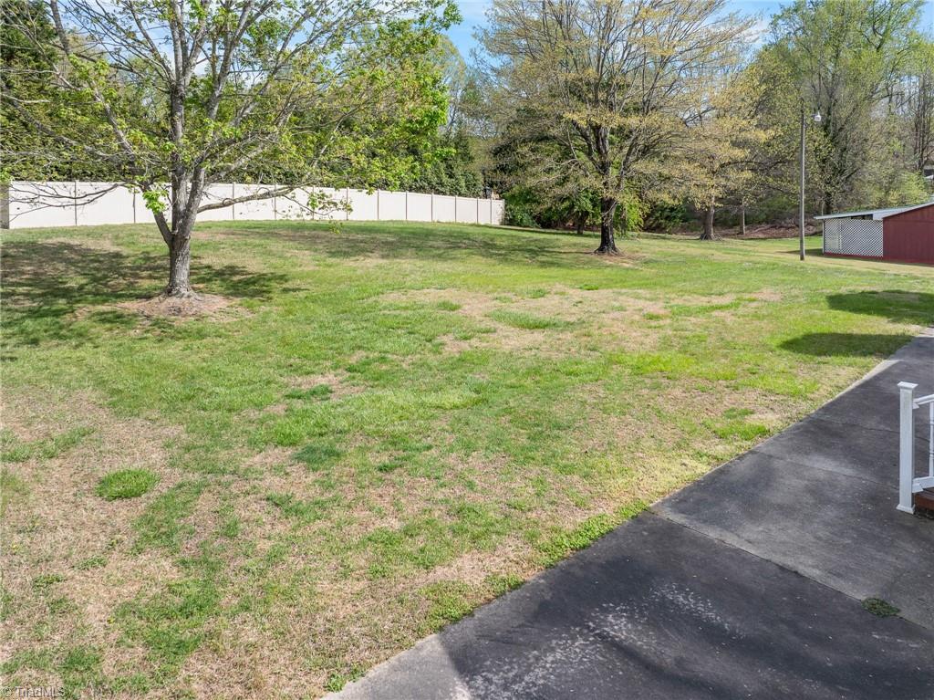 2906 Leonard Road Lexington, NC 27295 - Photo 4 of 20