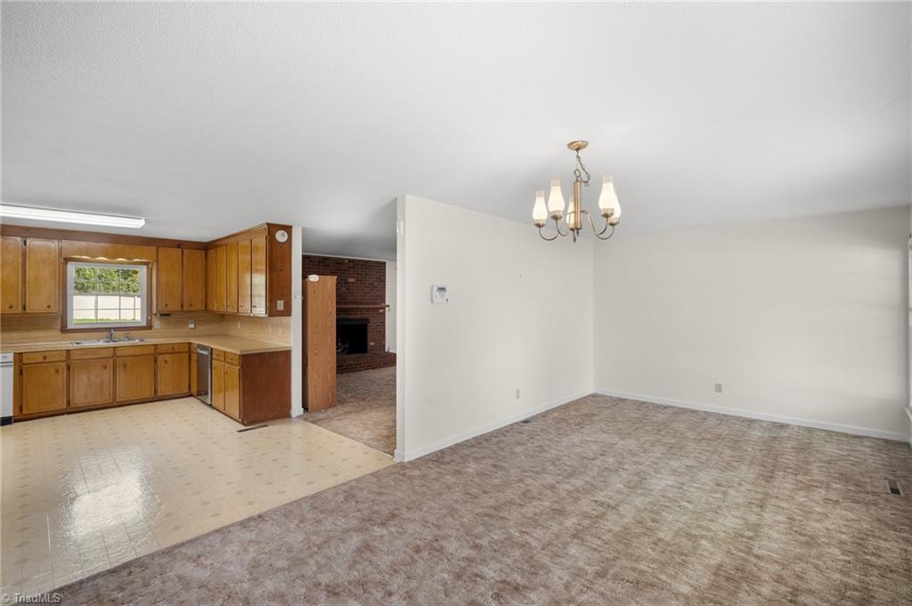 2906 Leonard Road Lexington, NC 27295 - Photo 9 of 20