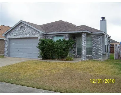 a view of a house with a yard and garage