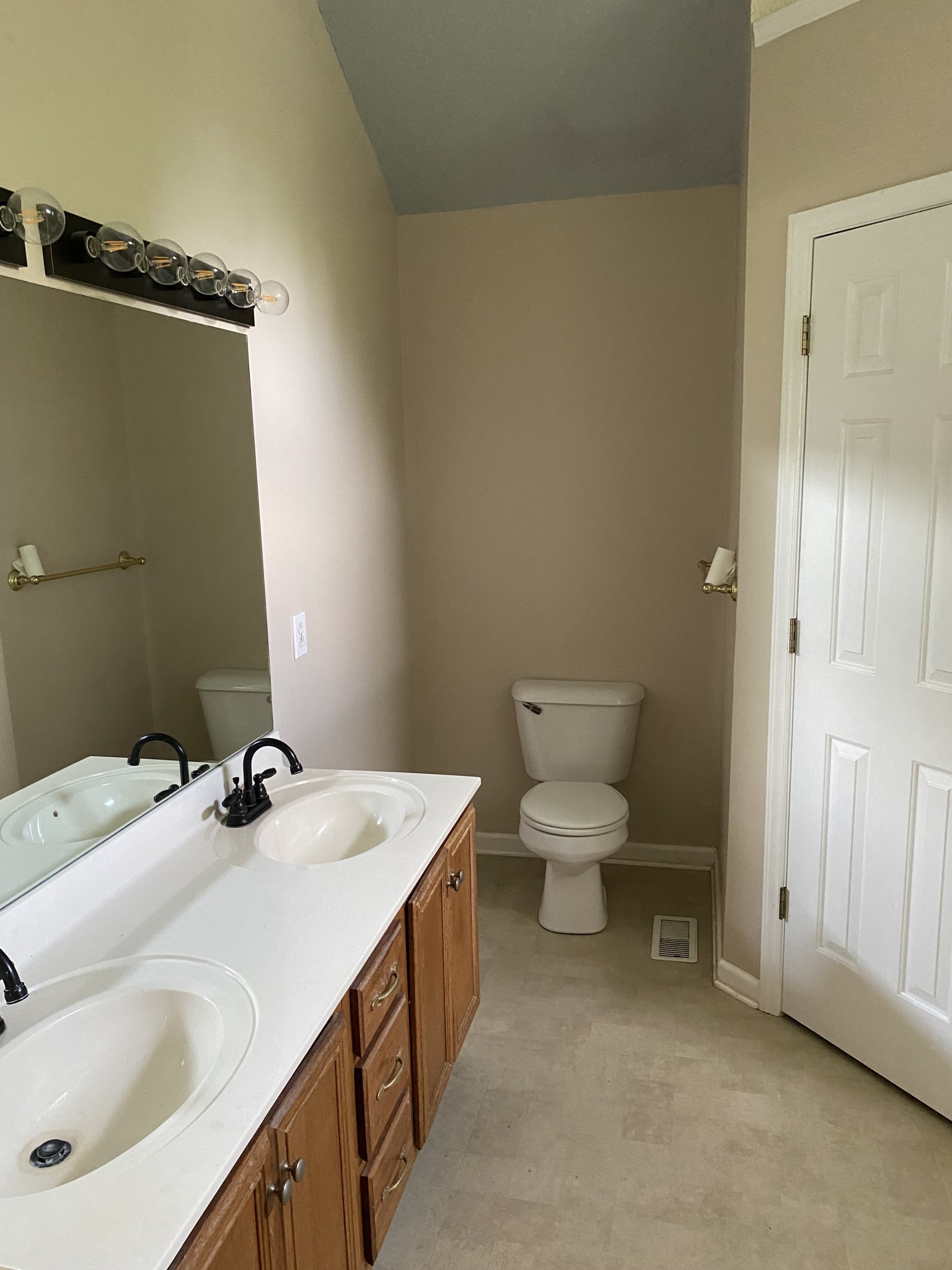 231 Shrewsbury Road Murfreesboro, TN 37129 - Photo 3 of 8 Gallery Image 3