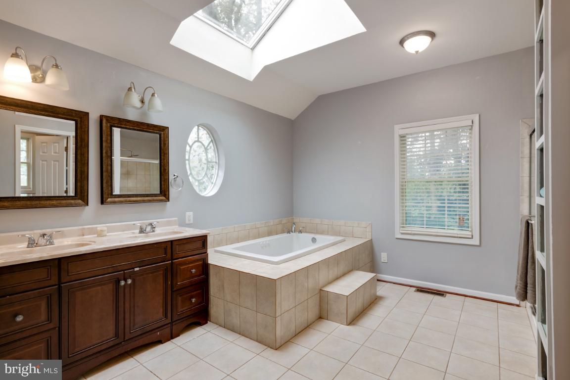 15368 Rocky Ridge Lane Culpeper, VA 22701 - Photo 24 of 35 Master bath
