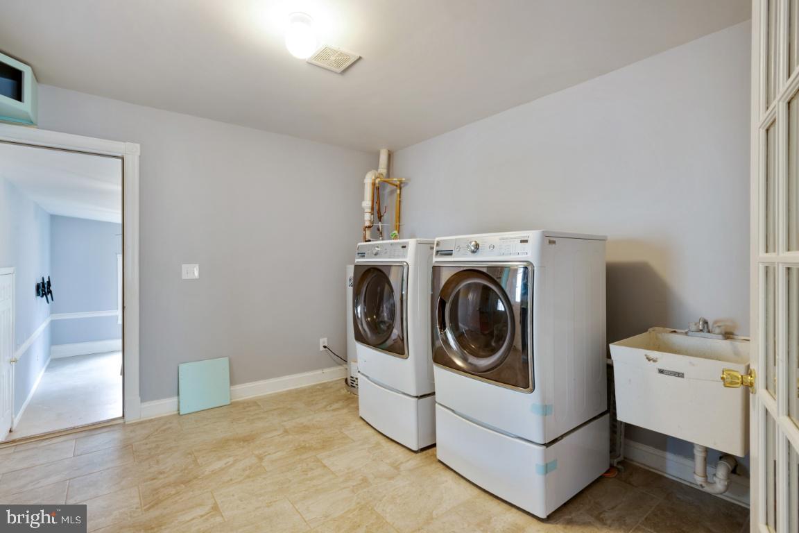 15368 Rocky Ridge Lane Culpeper, VA 22701 - Photo 26 of 35 Laundry room