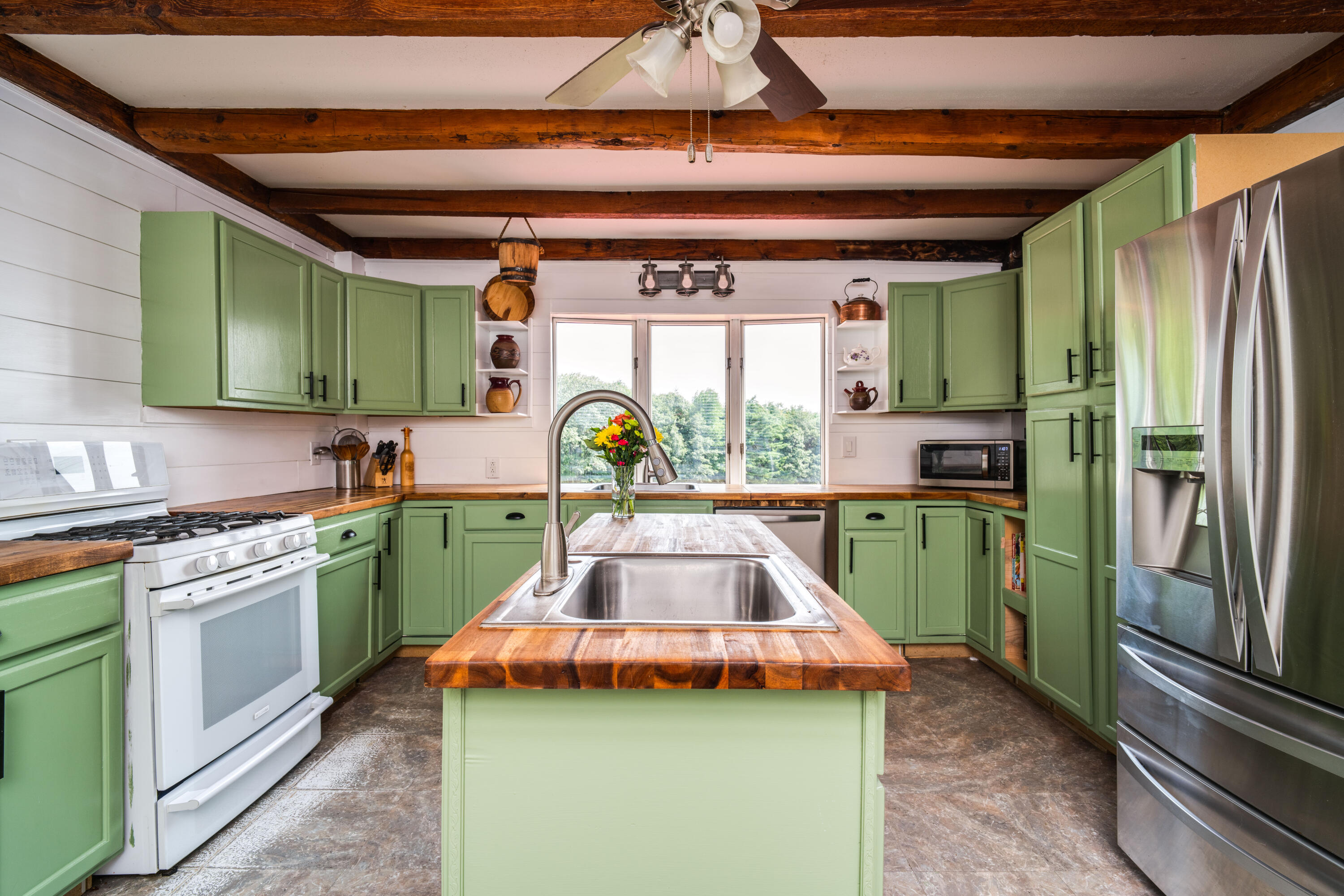 128 Governors Road Farmington, NH 03835 - Photo 6 of 42 DSC00878.enfuselight111