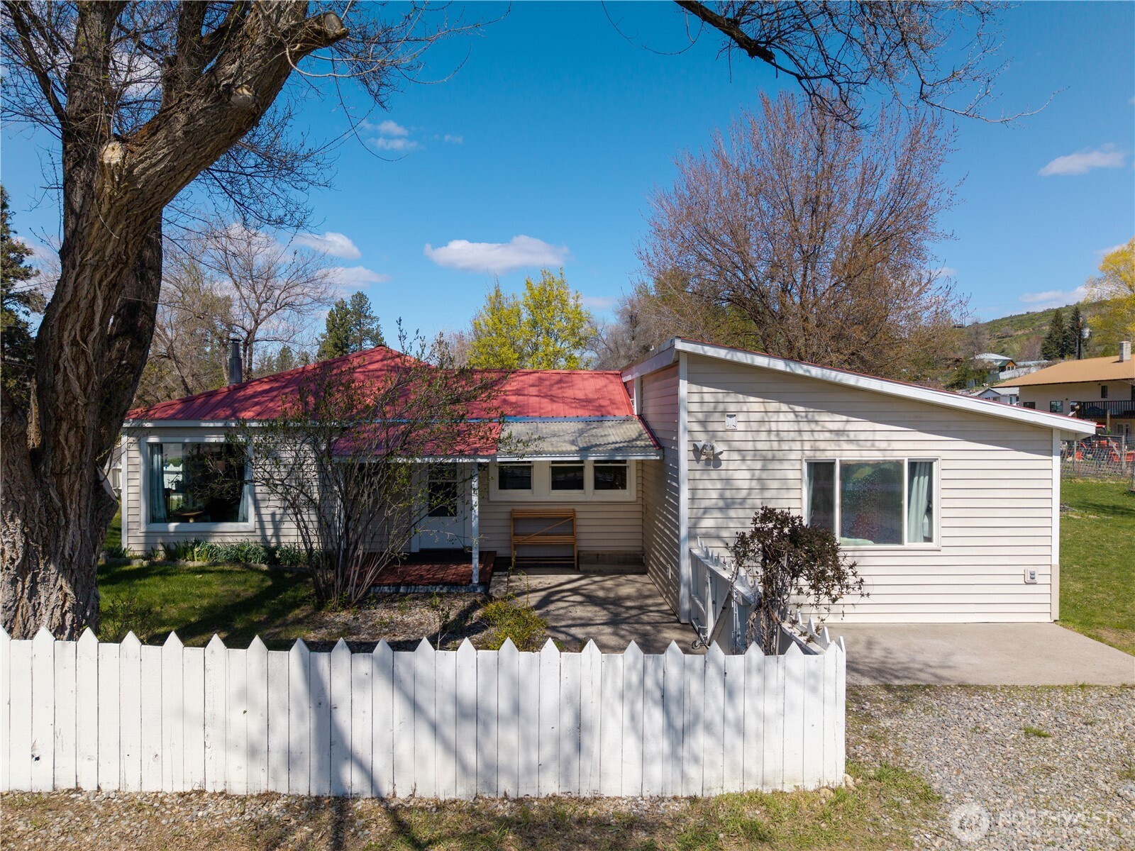 274 Corral Street Winthrop, WA 98862 - Photo 2 of 40