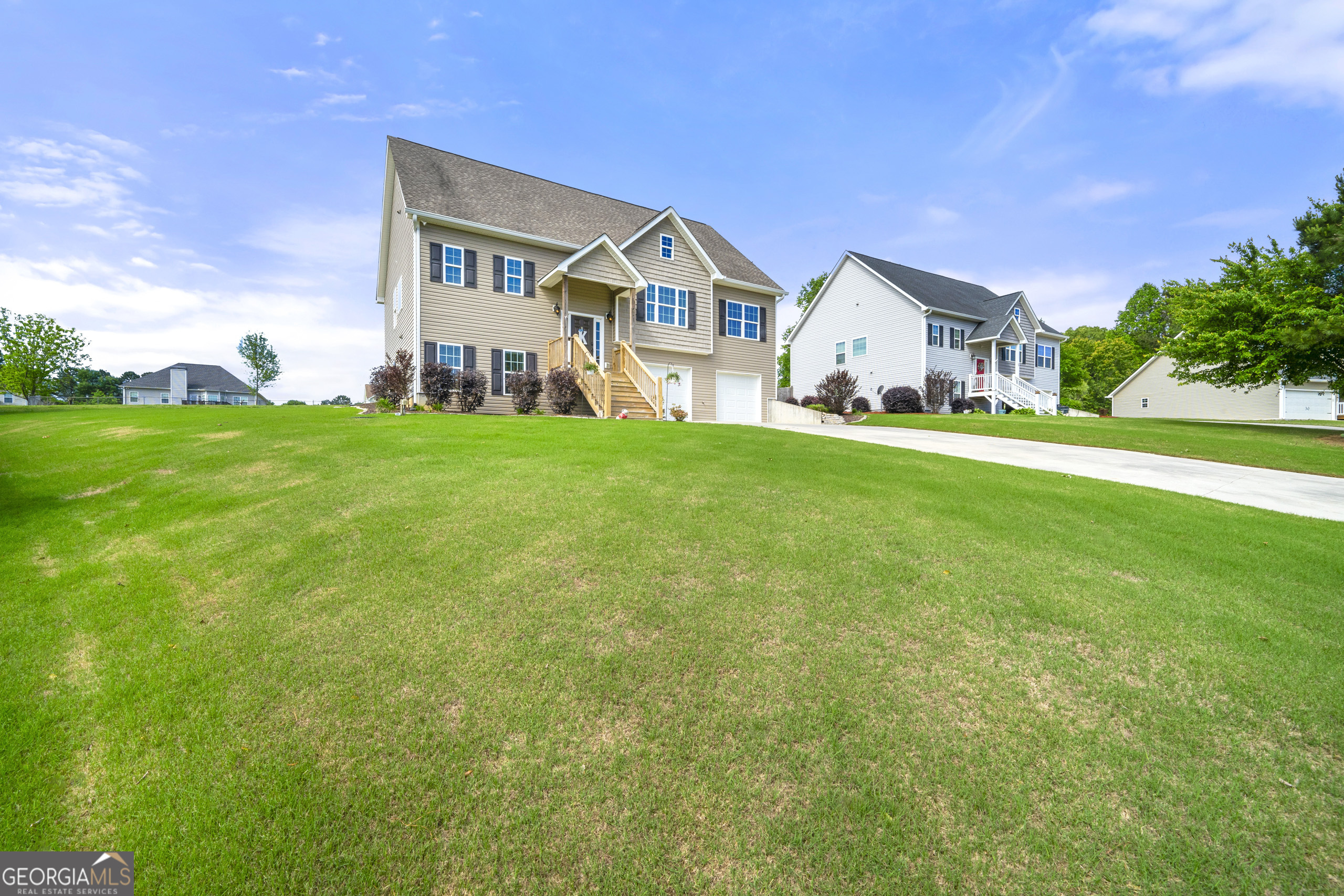 304 Kodiak Road Carrollton, GA 30117 - Photo 3 of 36 a front view of a house with garden