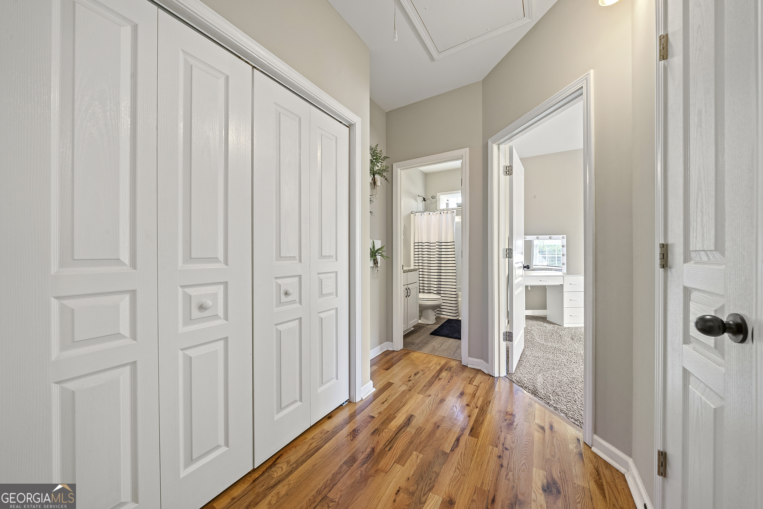 304 Kodiak Road Carrollton, GA 30117 - Photo 31 of 36 a view of a bathroom with a shower and a tub